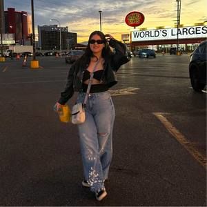 Meet your Posher, Thalia